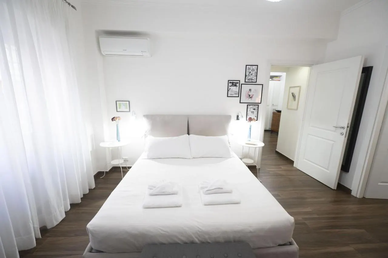 Lovely Design Apartment With Balcony Rome Italy
