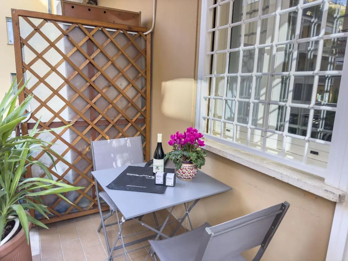 Lovely Design Apartment With Balcony Rome