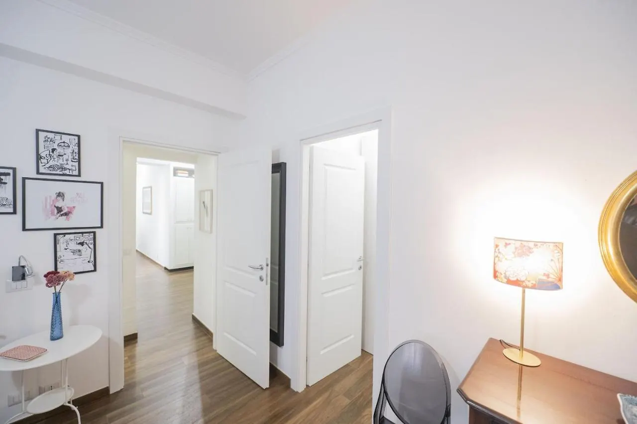Lovely Design Apartment With Balcony Rome